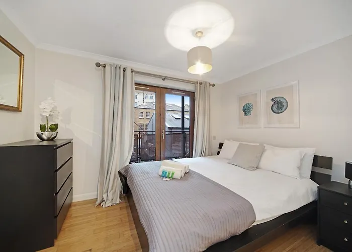 2 Bed Chic Apartment Near Shoreditch & Liverpool St Free Wifi & Parking By City Stay Aparts London