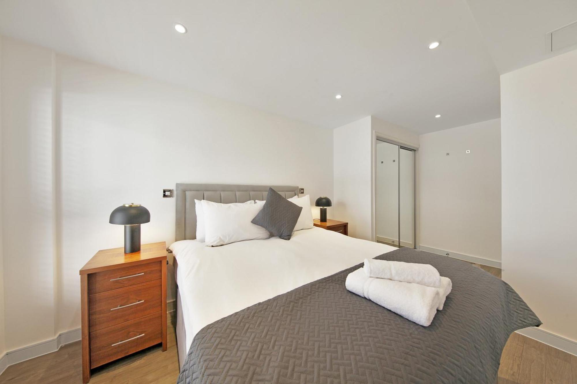 2 Bed Executive Next To Liverpool Street Free Wifi By Aparts Апартаменты
